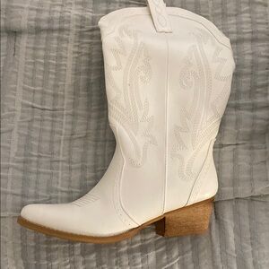 White Western-Style Women's Boots